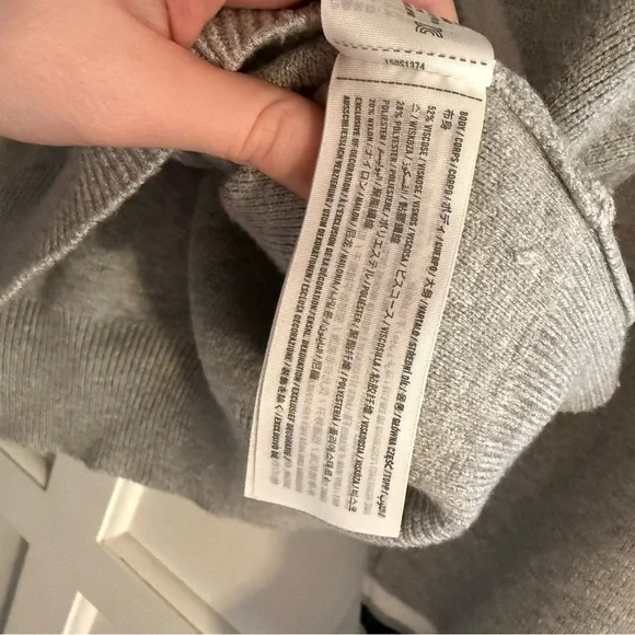 Abercrombie & Fitch Gray V-Neck Sweater with Eagles Design - Picture 7 of 7